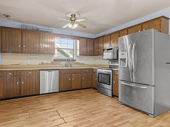 3rd image of 453 Hill St