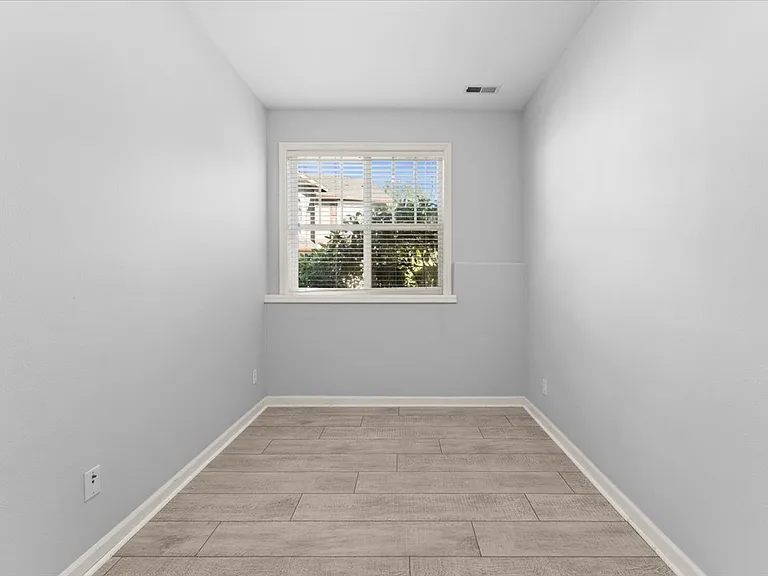 2352 NW Brewer Ln — Photo 7