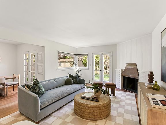 3rd image of 1233 Robertson Way