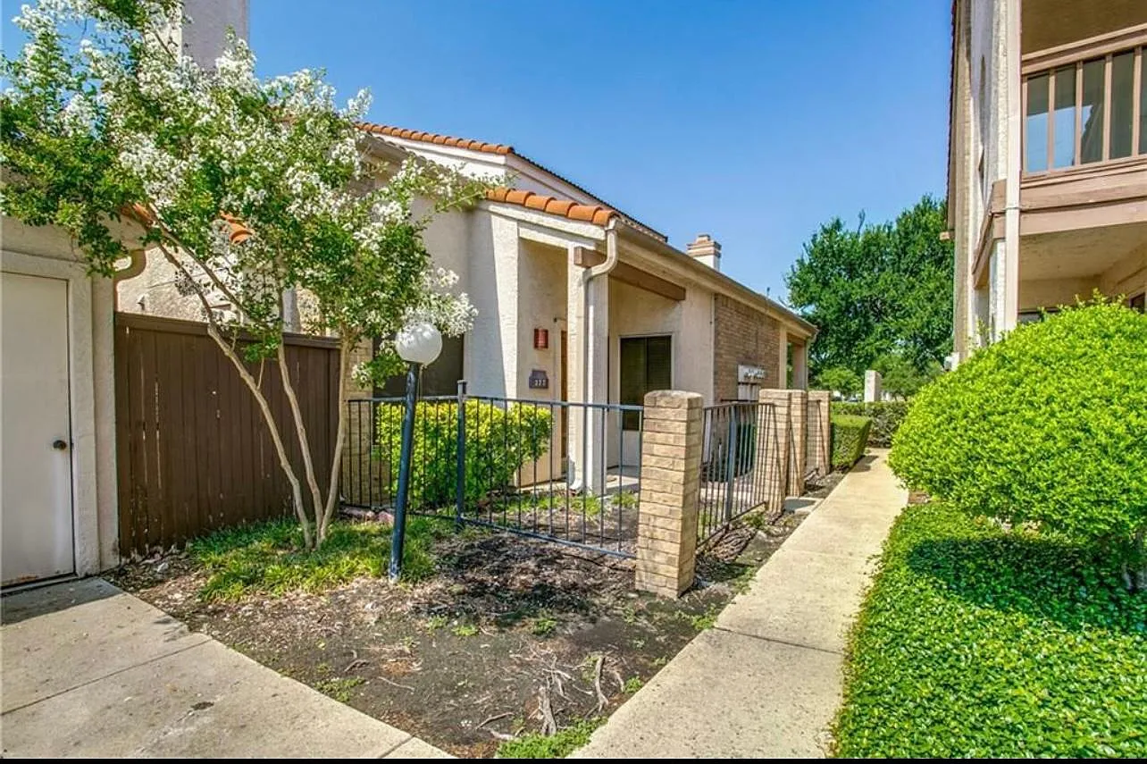 2 bed, 1302 sqft, $2,000 — Photo 2