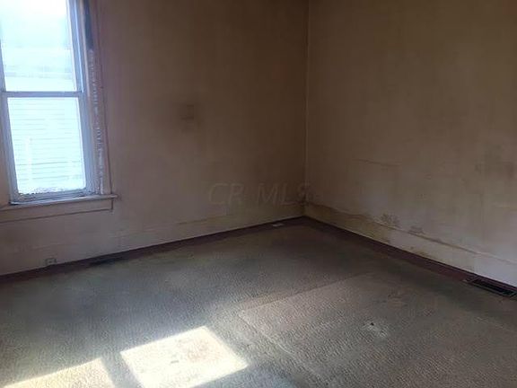 5th image of 1015 Grace Ave