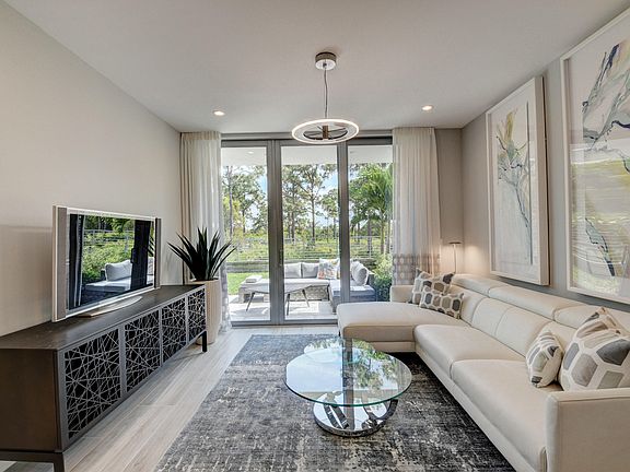 Home For Sale In Moderne Boca