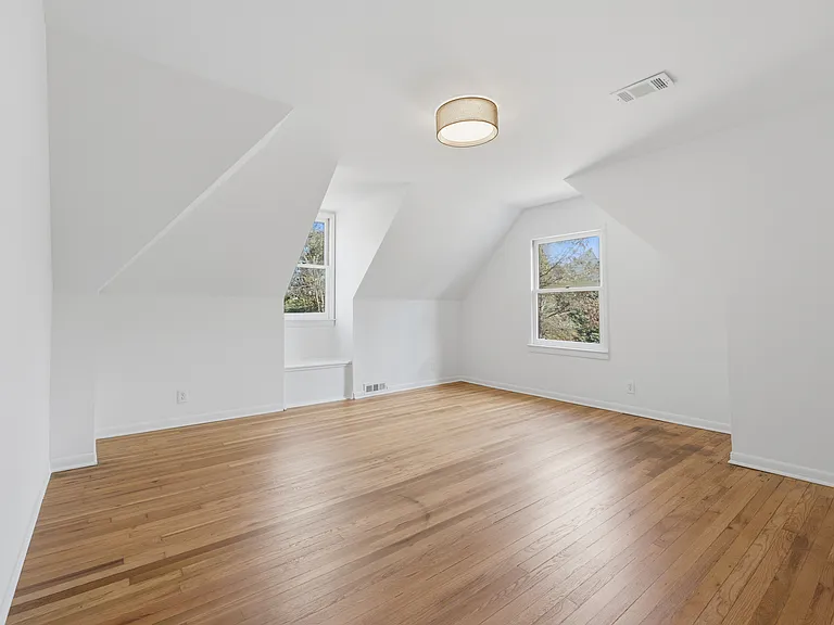 2413 Charleston Oaks Ln — Photo 18