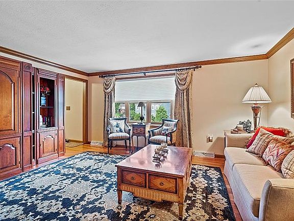 3rd image of 712 Highpoint Dr