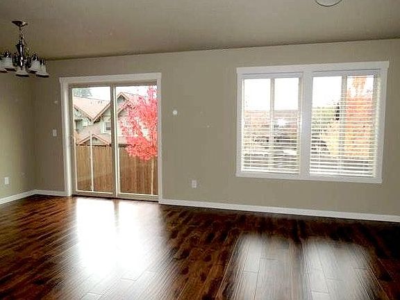 5th image of 9602 NE 72nd St