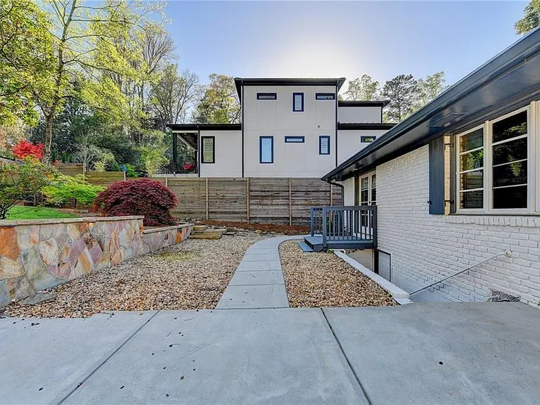 1227 Sheridan Rd NE — Photo 23