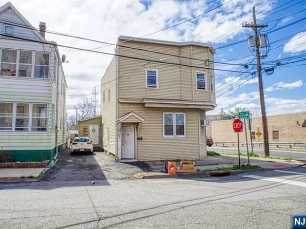 2 Somerset St, Garfield, NJ 07026