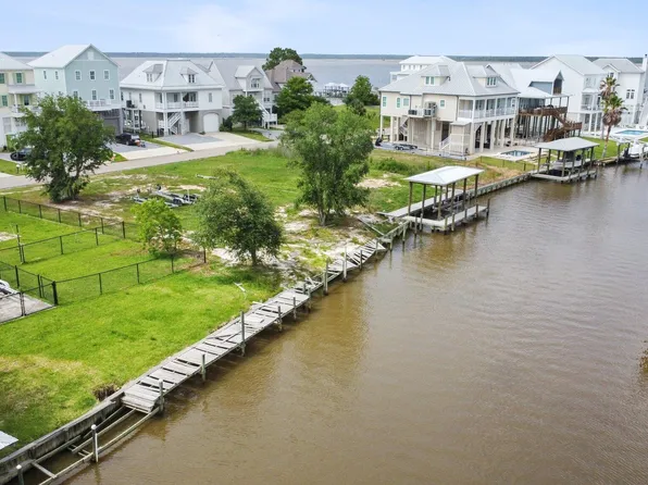 608 Sandy Hook Dr, Pass Christian, MS 39571