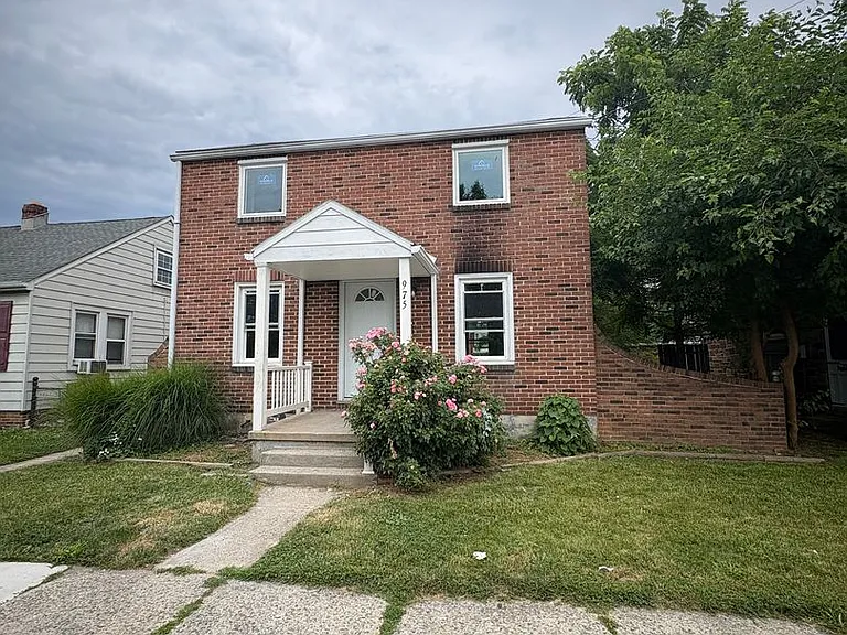 975 Edison St — Photo 1