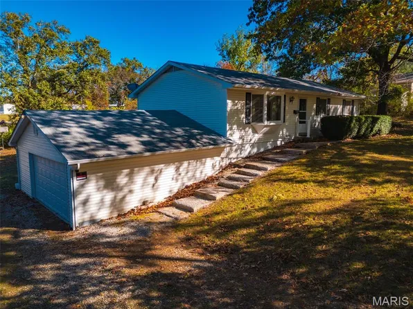 37 Ackerman Rd, Winfield, MO 63389