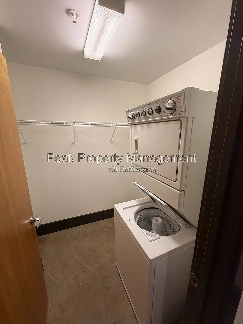 1 bed, 1.0 bath, 569 sqft, $1,225 — Photo 3