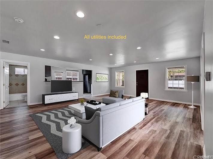 1st image of 22931 Burbank Blvd #3
