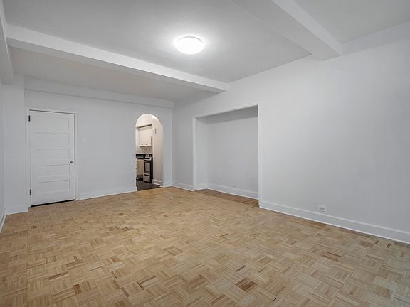 3rd image of 310 E 44th St APT 510