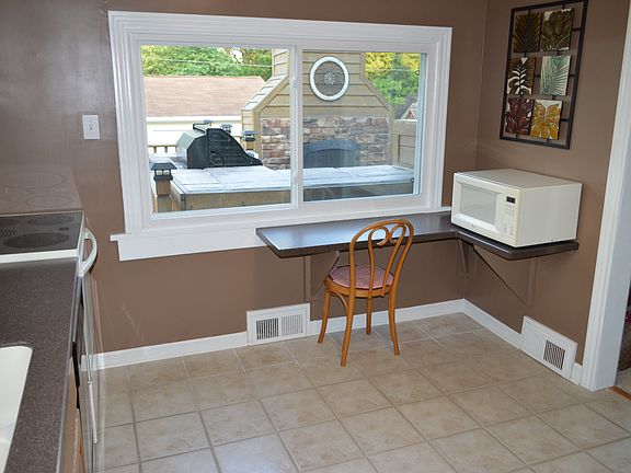 Breakfast Bar in Kitchen