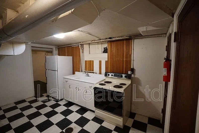 2 bed, 1.0 bath, 1000 sqft, $1,295 — Photo 2