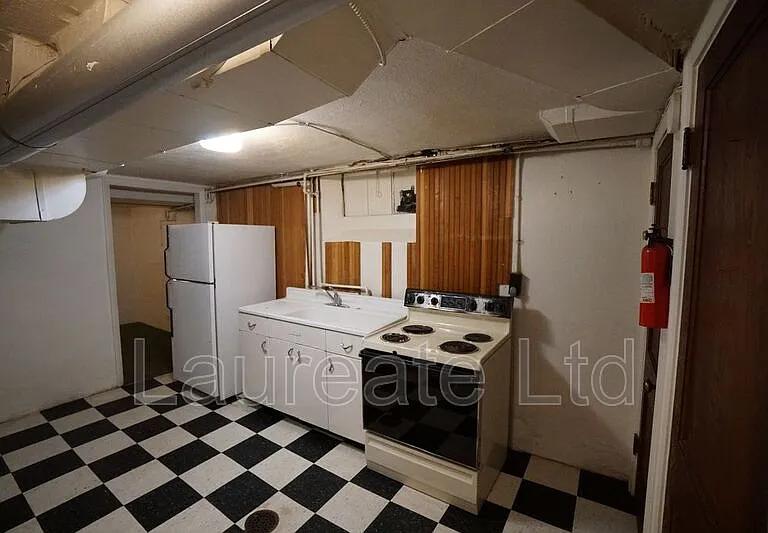 1301 Tennyson St — Photo 2