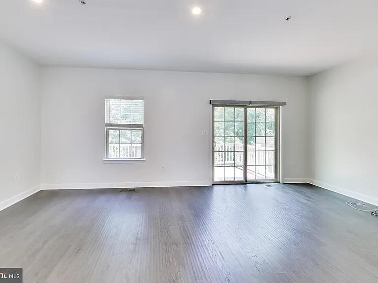 8012 Spring Arbor Dr — Photo 10