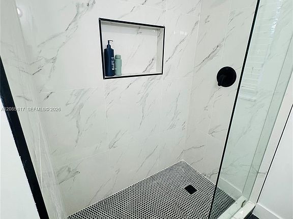 4th image of 850 SW 5th St #2