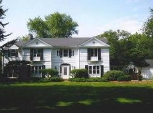 315 Old Farm Rd, Northfield, IL 60093