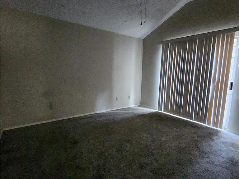 6938 Foxbrook Dr — Photo 8