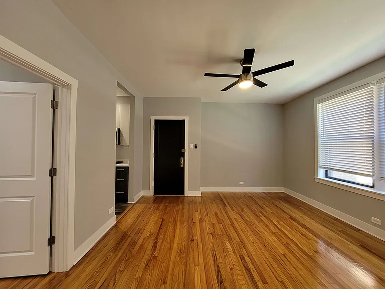1623 W Belmont — Photo 24