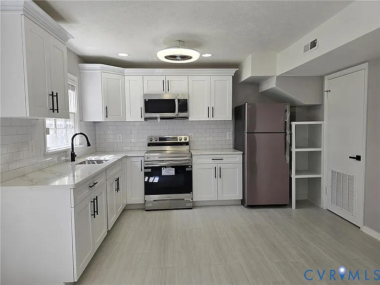 419 Airycrest Dr — Photo 1