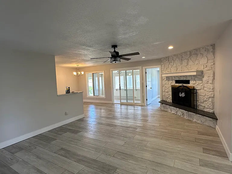 2110 State Highway 14 E — Photo 3