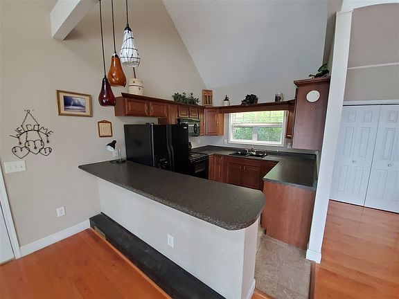 4th image of 114 Lakefront Pl
