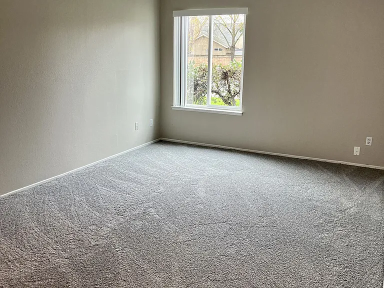 Glenbrook Apartments — Photo 49