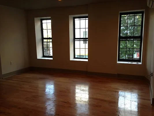 Rented by Premier Metro Realty Corp | media 49