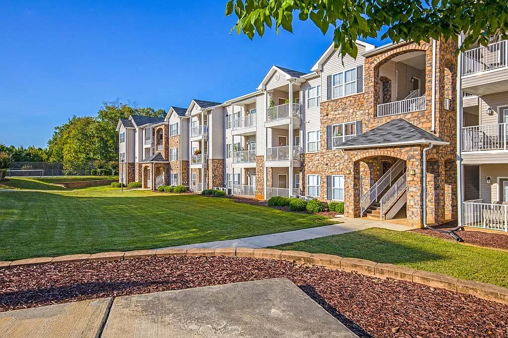 Ethan Pointe Apartments — Photo 1