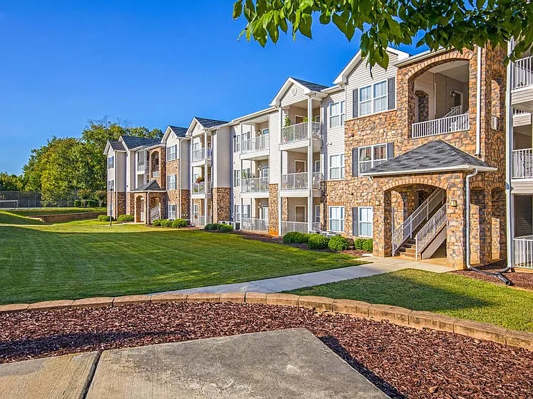 Ethan Pointe Apartments — Photo 1