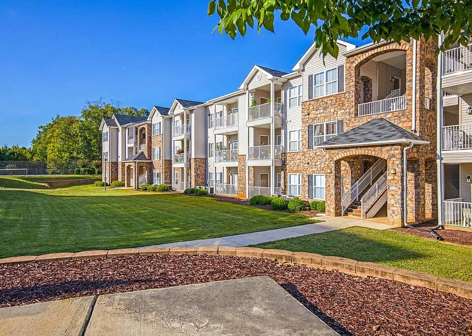 Ethan Pointe Apartments