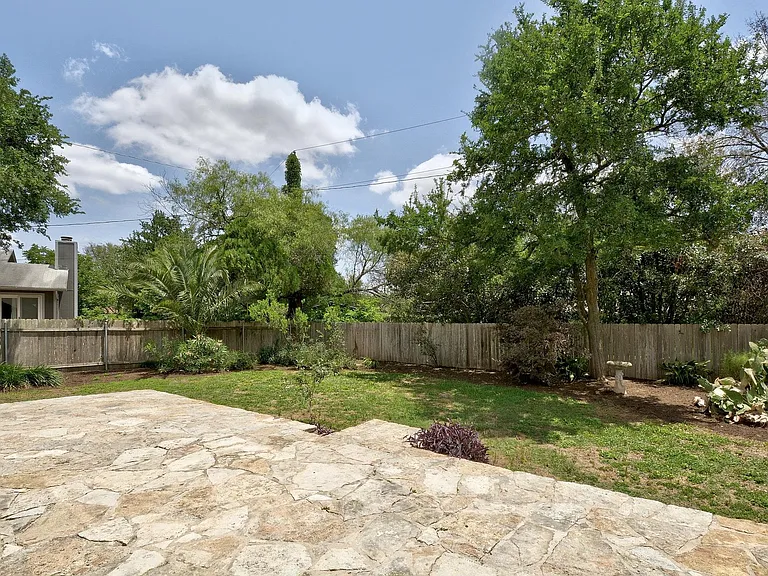 6307 Smith Oak Trl — Photo 22