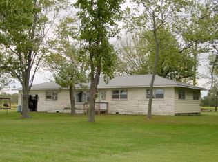 210 Dillinger Rd, Carbondale, IL 62901