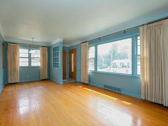 4th image of 405 E Van Hoesen Blvd
