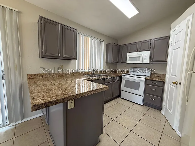 3725 E Taro Ln — Photo 10
