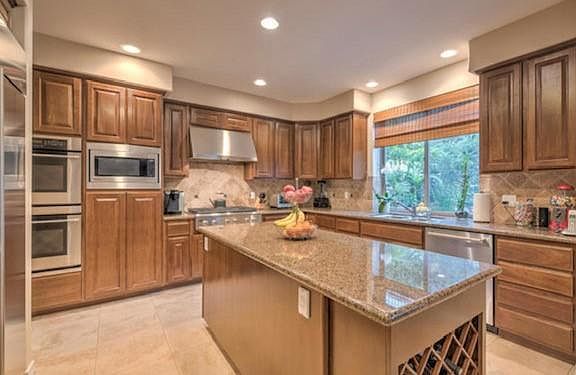 5th image of 4607 Gloria Ave