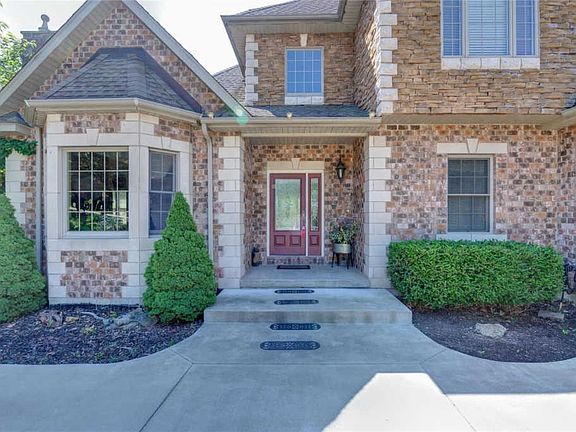 3rd image of 13747 Hilltop Dr