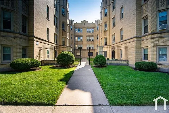 2 bed, $1,686 — Photo 2