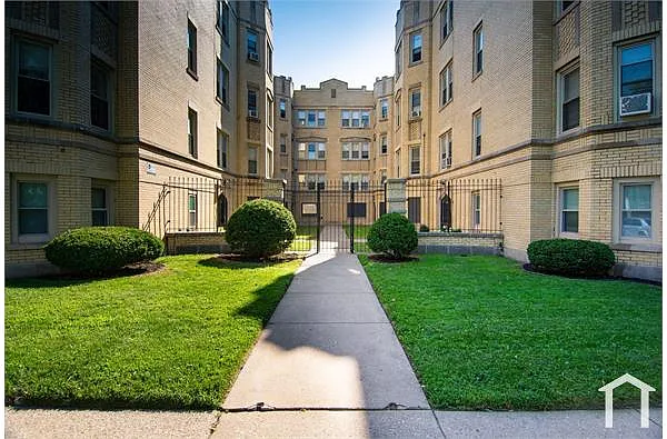 Building Photo - 7633 S East End Ave #2E