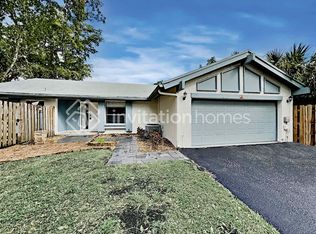 40 Birch Dr, Hollywood, FL 33026