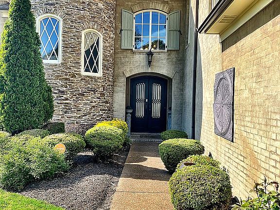 3rd image of 1111 Old Hearthstone Cir E