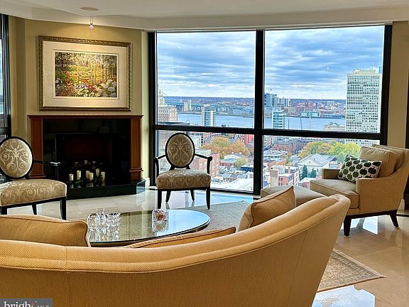 4th image of 233 S 6th St #Penthouse 2405