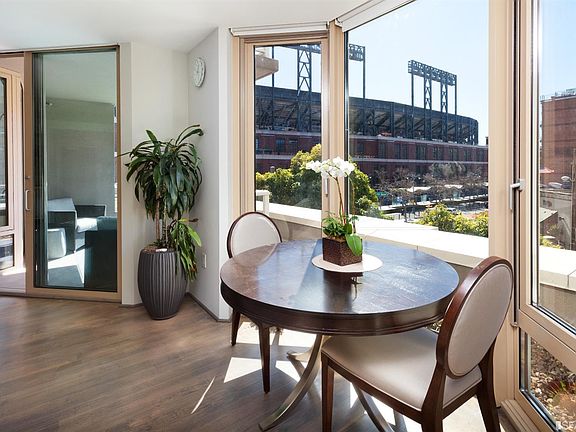 4th image of 88 King St Unit 304