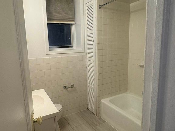 3rd image of 34 Monroe Pl APT 1A