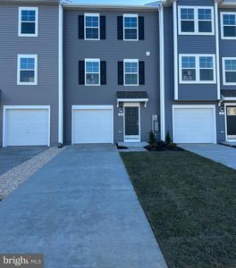 10 Colchester Ct, Bunker Hill, WV, 25413