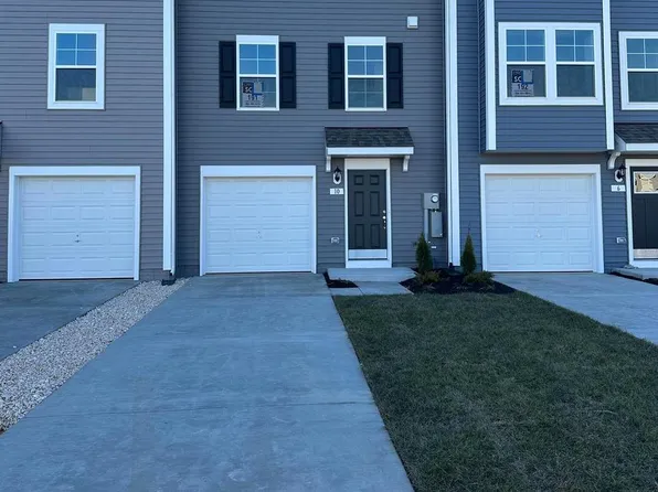 10 Colchester Ct, Bunker Hill, WV 25413