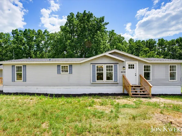 8636 Maple Rd, Lyons, MI 48851