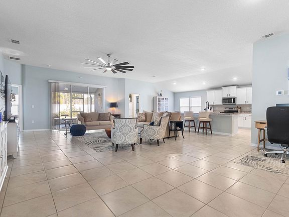 4th image of 11 Pittson Ln